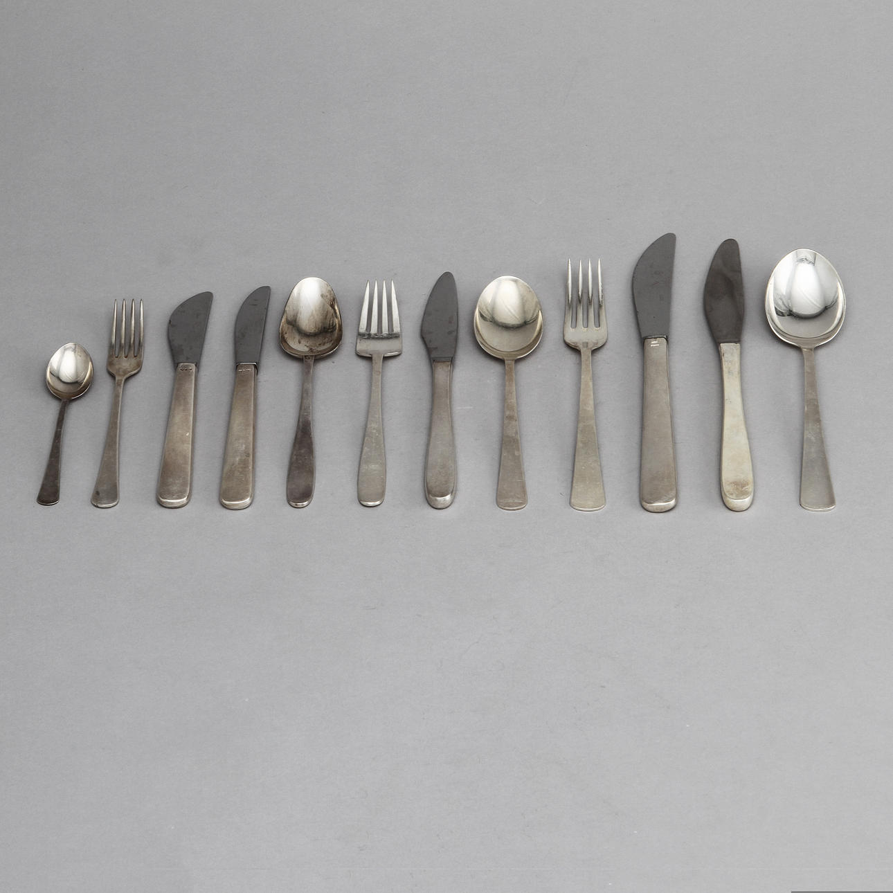 BESTICK, silver,102 delar, GAB och MEMA, totalvikt ca 3875 gram.