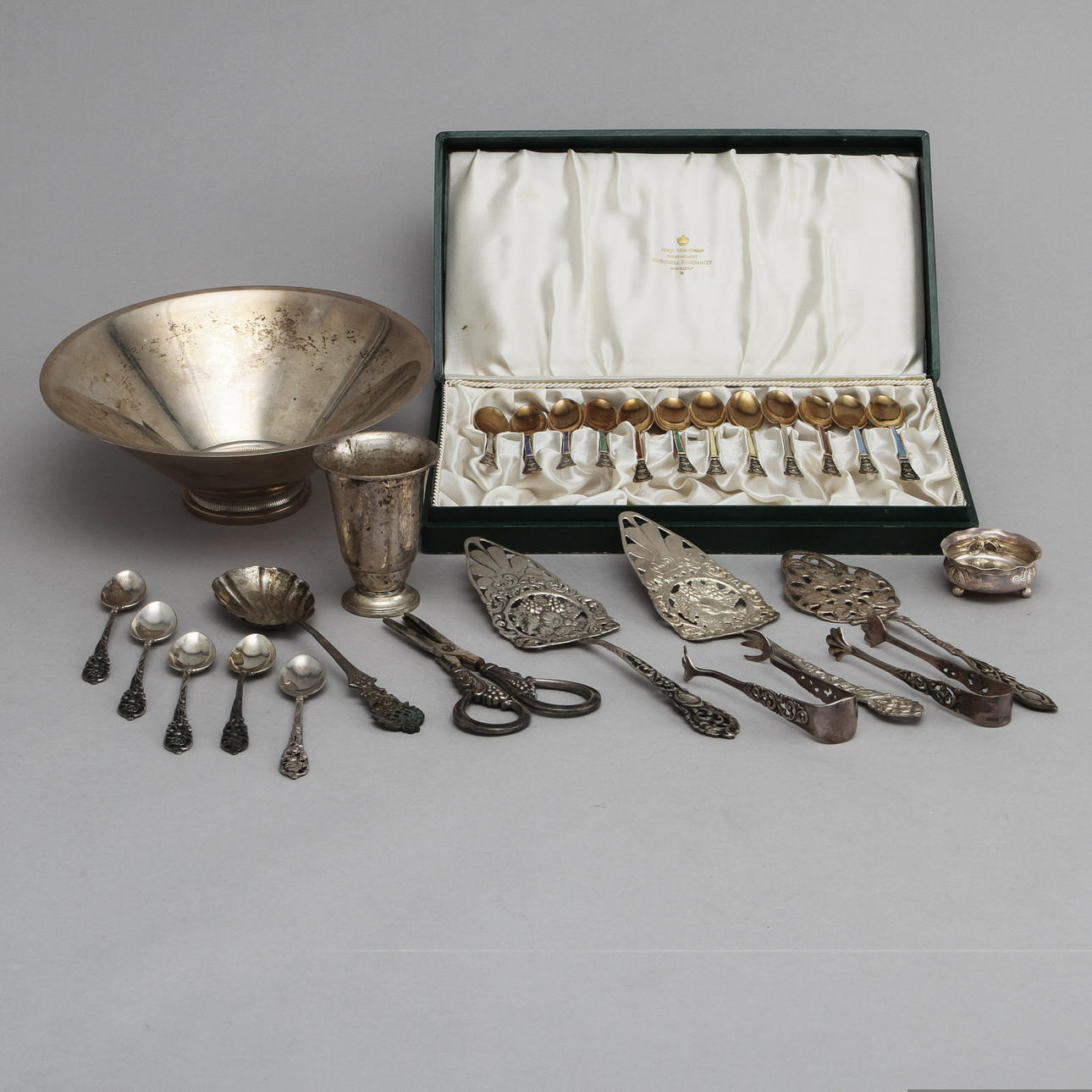 SILVER, 27 delar, ca 570 gram.
