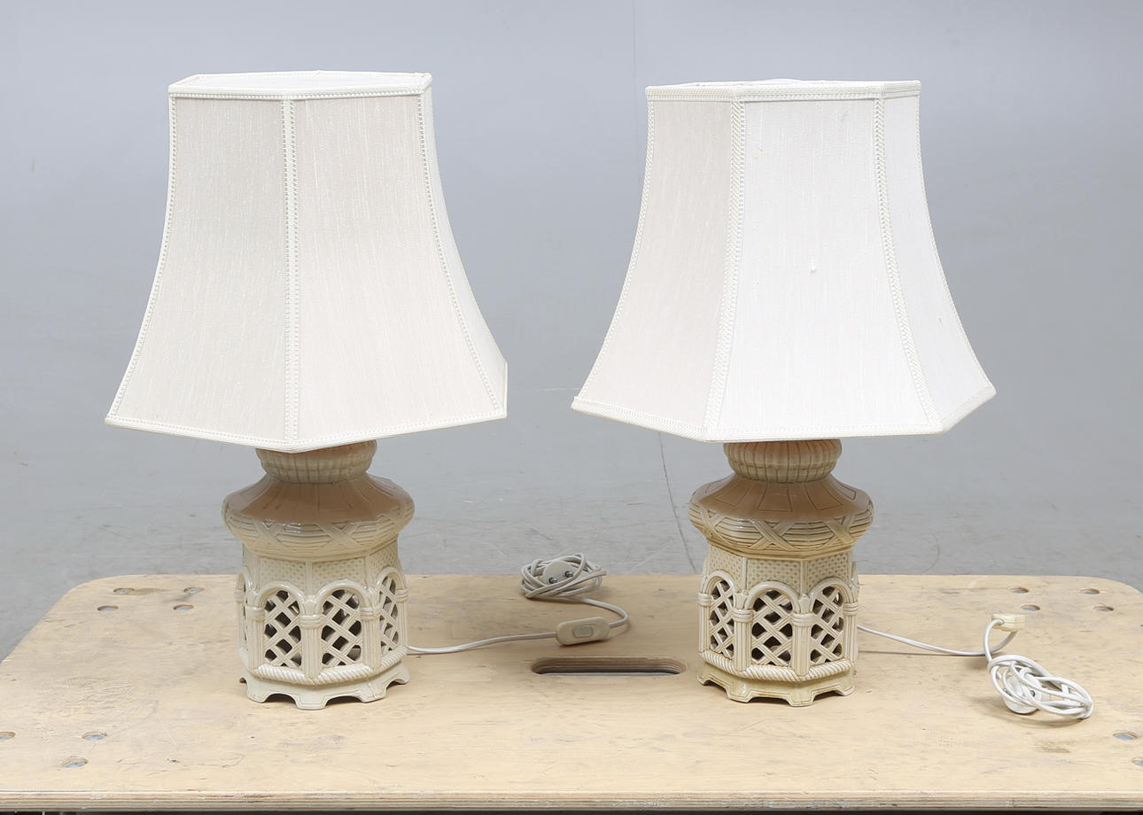 BORDSLAMPOR, ett par, 1900-talets andra hälft.