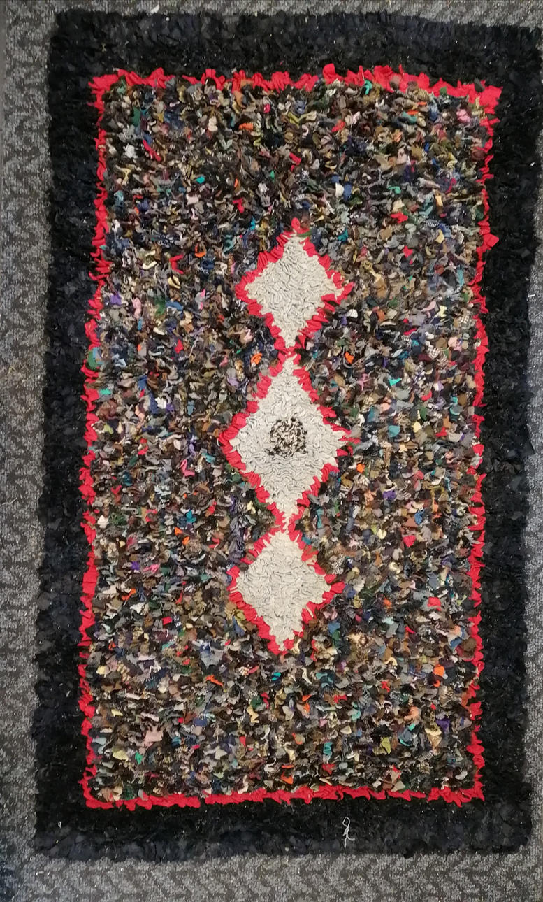 ANTIKER KLEINER FLICKENTEPPICH.