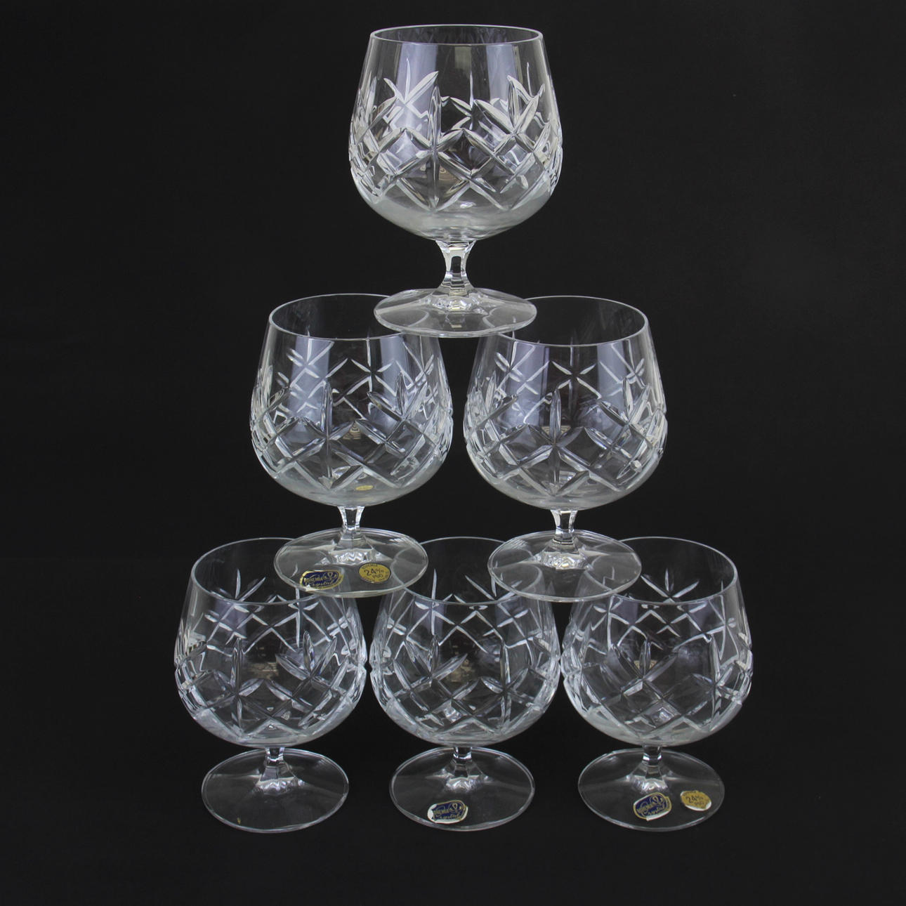 SECHS WEINBRANDGLÄSER AUS BÖHMISCHEM KRISTALL.