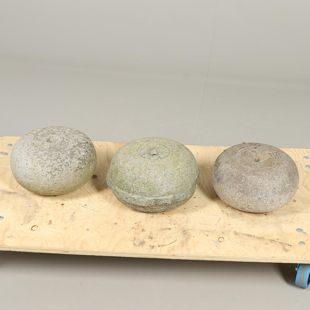 TRE GRANIT CURLINGSTENAR.