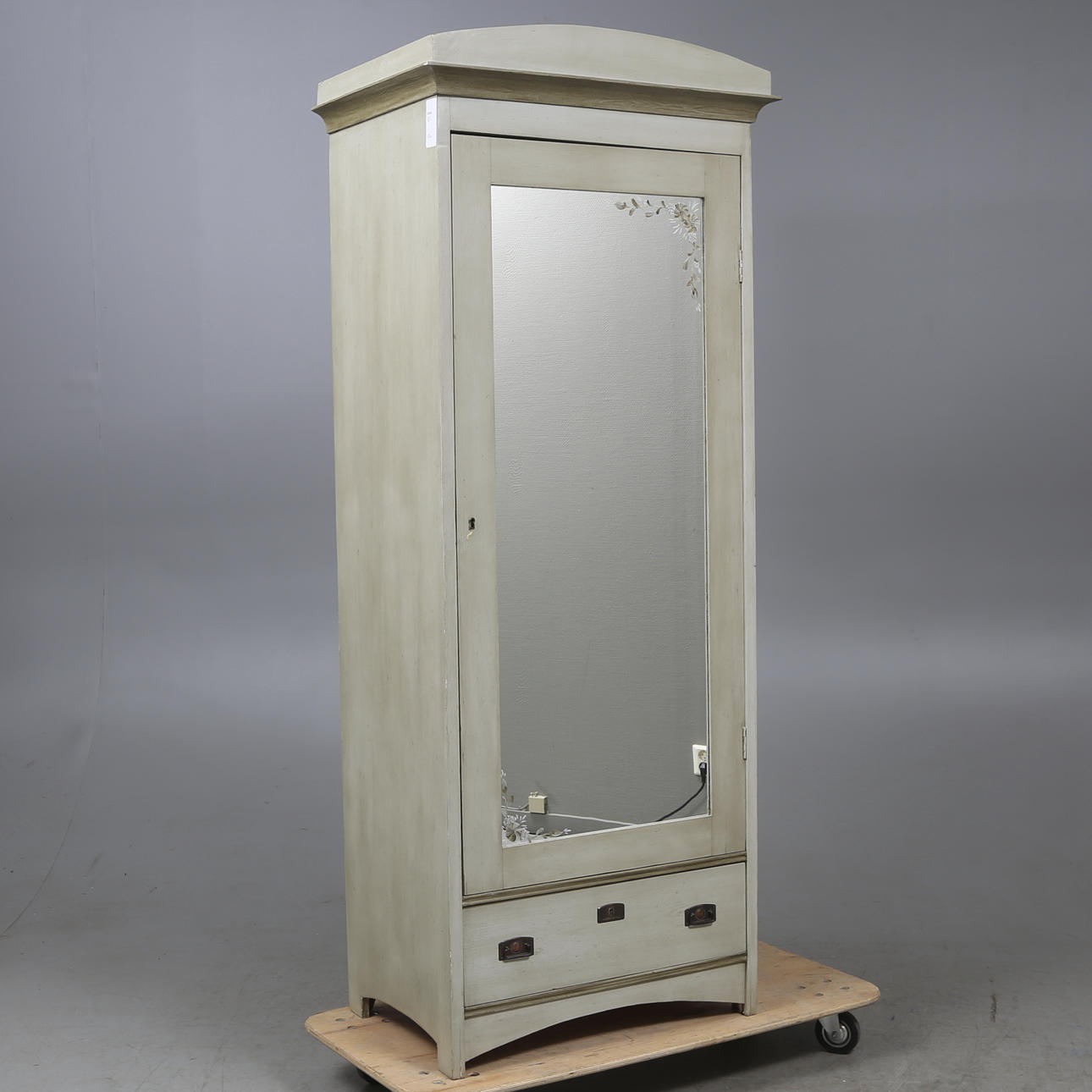 KLÄDSKÅP, jugend, tidigt 1900-tal.