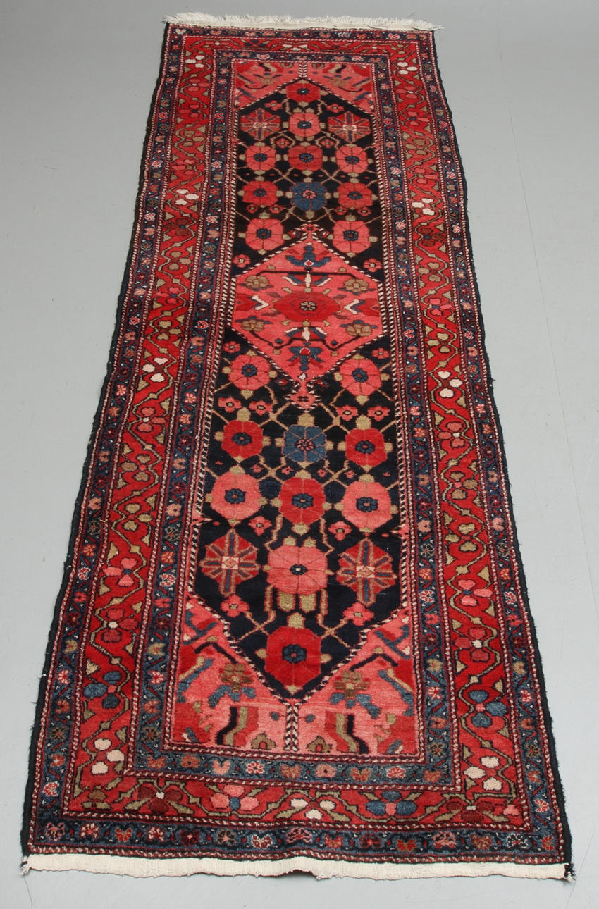 GALLERIMATTA, orientalisk, ca 296 x 112 cm.