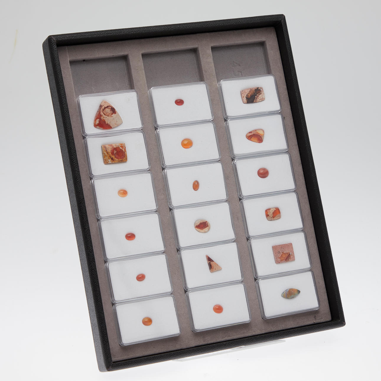 Paljon löysää tuliopalia.