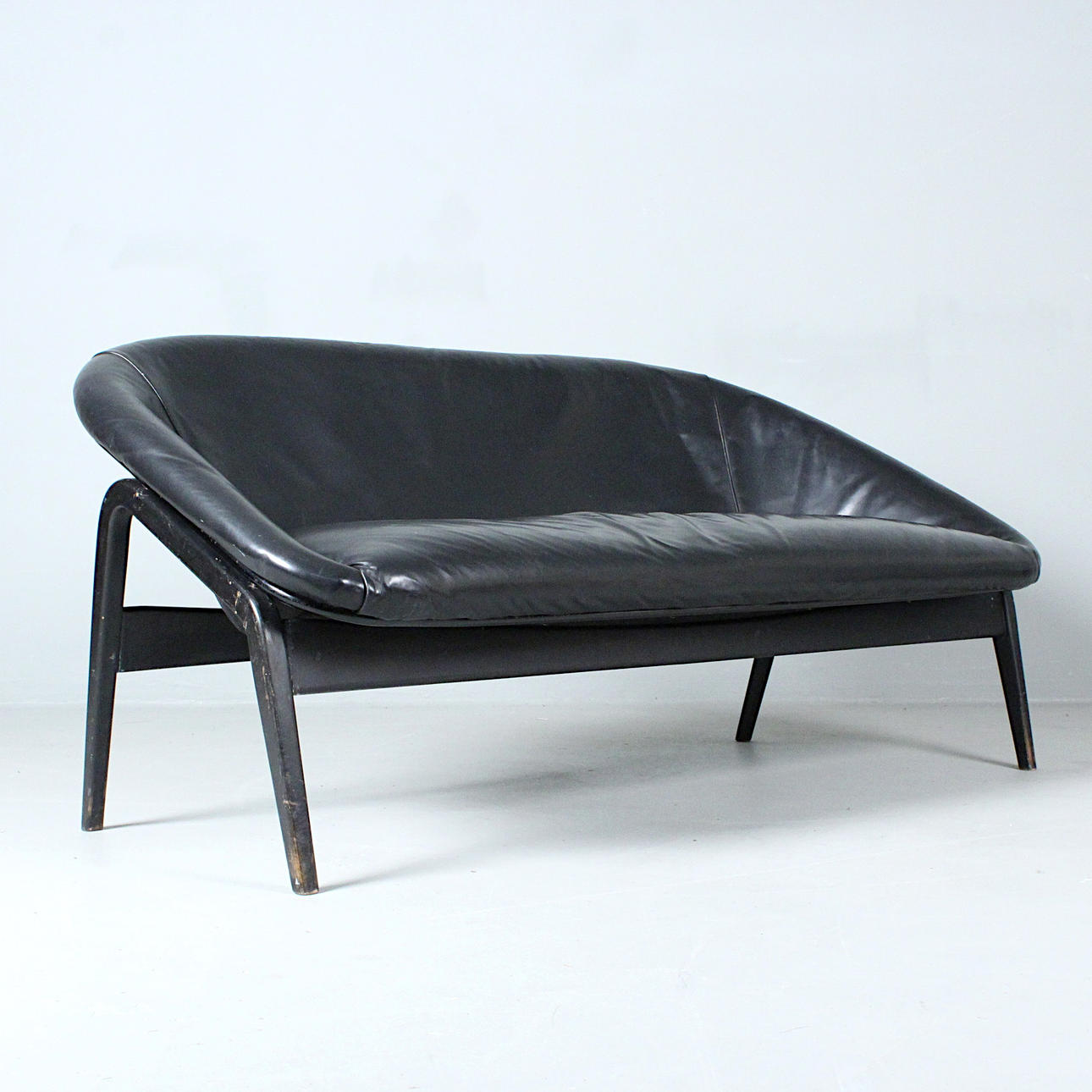 HARTMUT LOHMEYER. Sofa/bench, 'Columbus' model, leather, 1950s.
