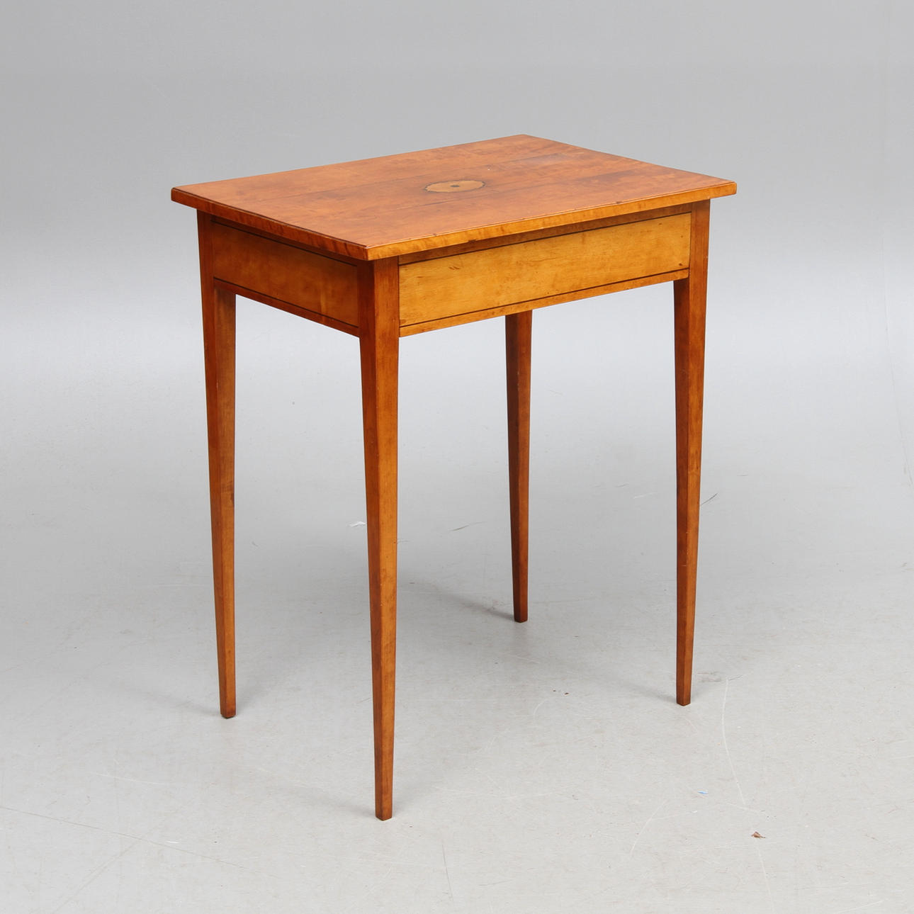 BORD, med låda i sargen, 1800-talets första hälft.