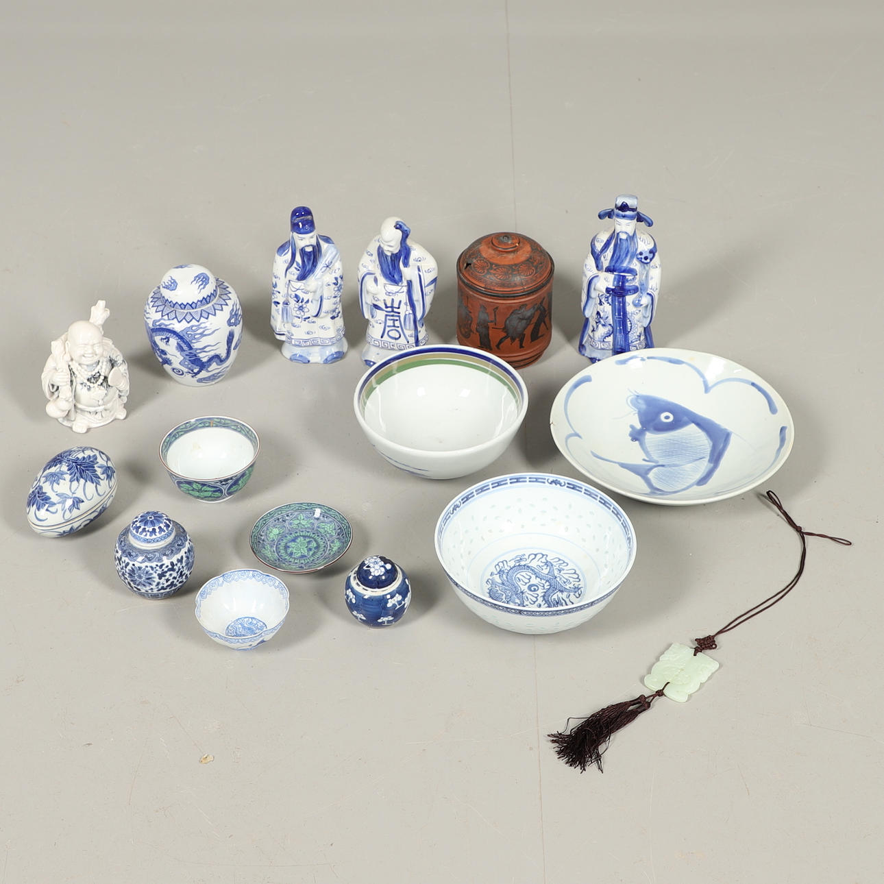 VARIOUS MODERN CHINESE POTTERY WARES.