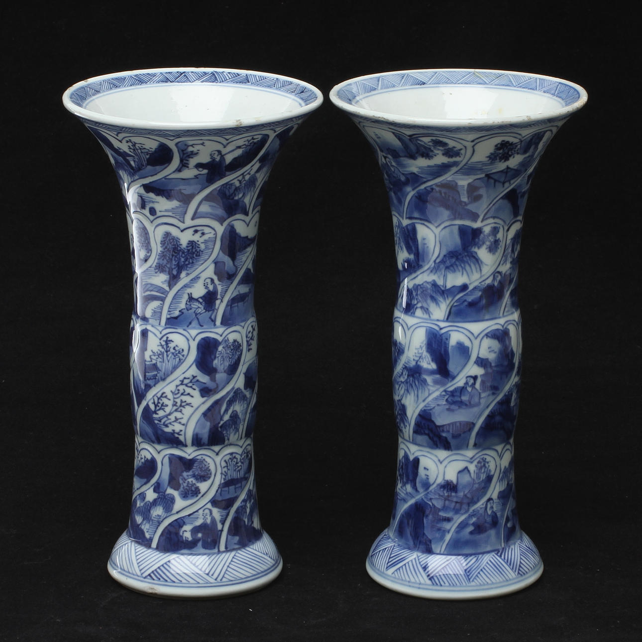 VASER, 1 par, porslin, 1700-talets andra hälft.