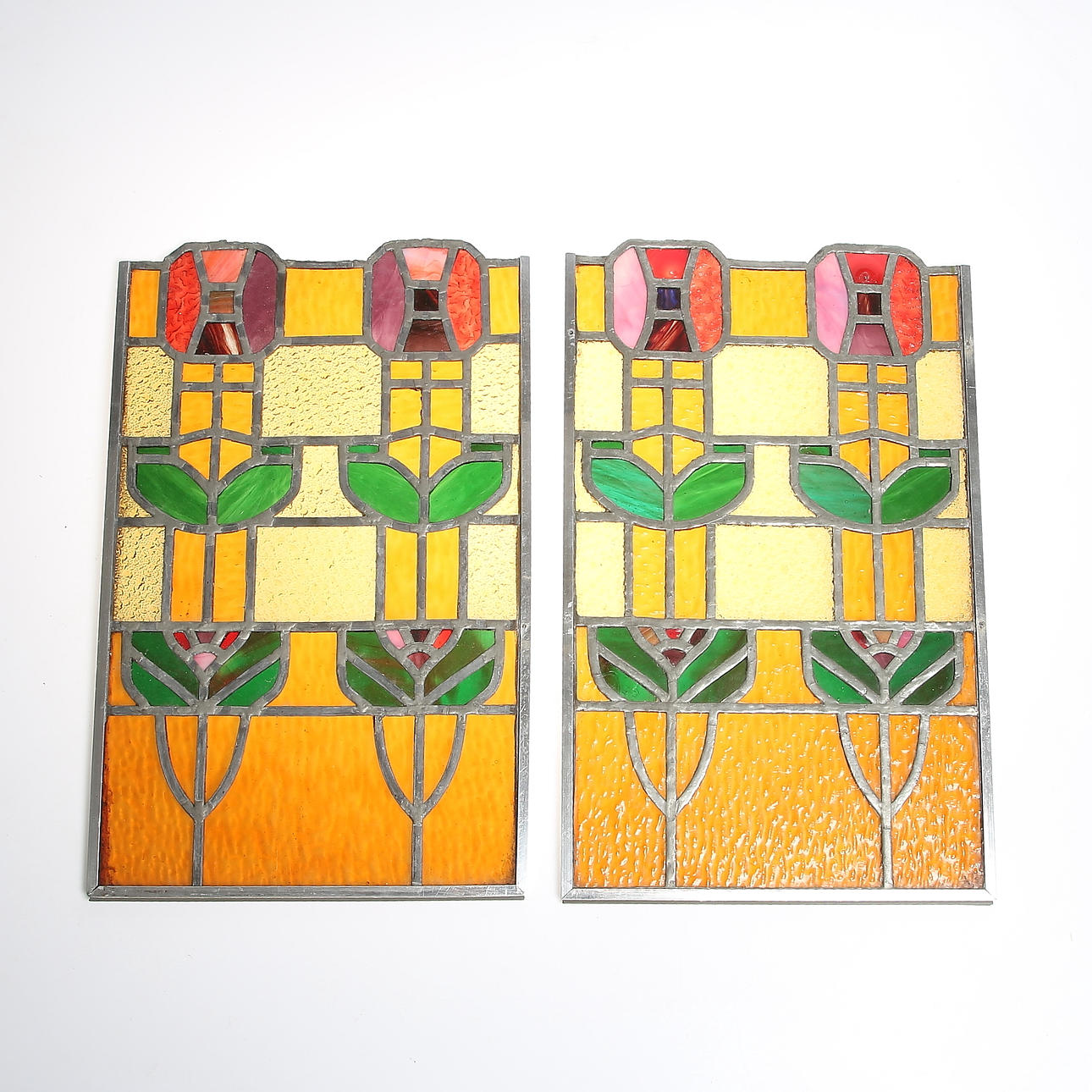 BLYGLASFÖNSTER, ett par, Jugend. 1900-talets början.