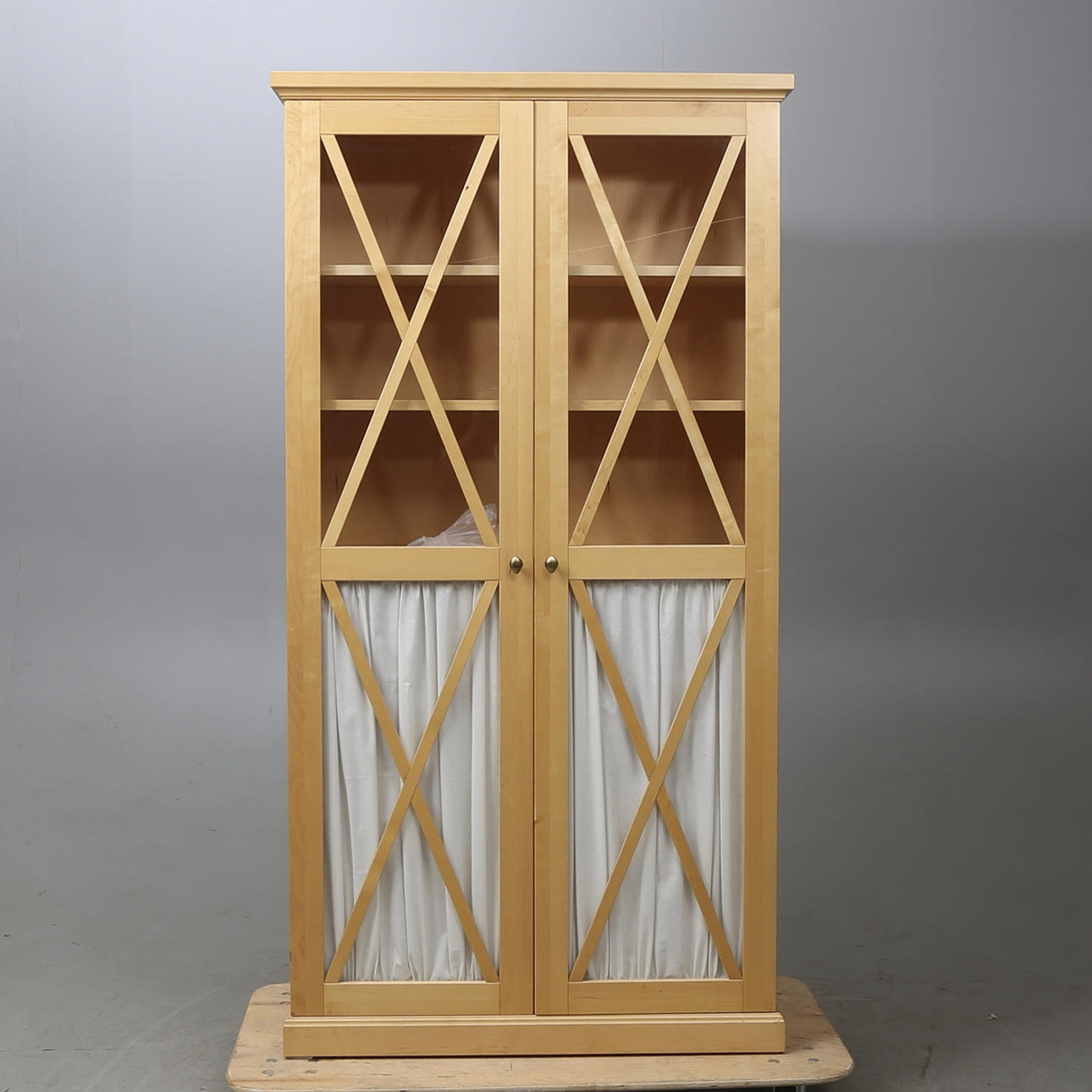 SKÅP MED VITRIN, 1900/2000-tal.