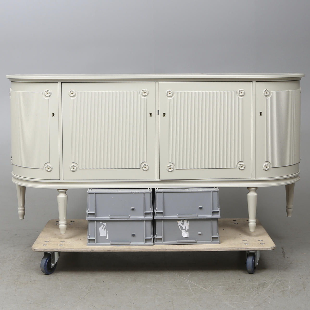 SIDEBOARD, gustaviansk stil, 1900-tal.