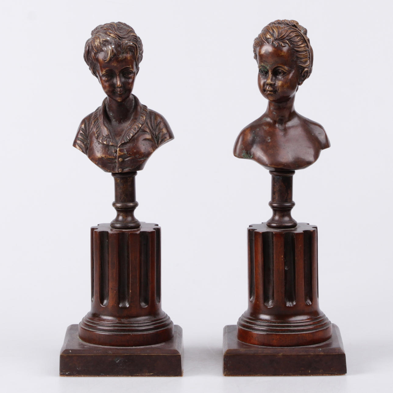 BYSTER, 2 st. patinerad brons, 1900-tal.