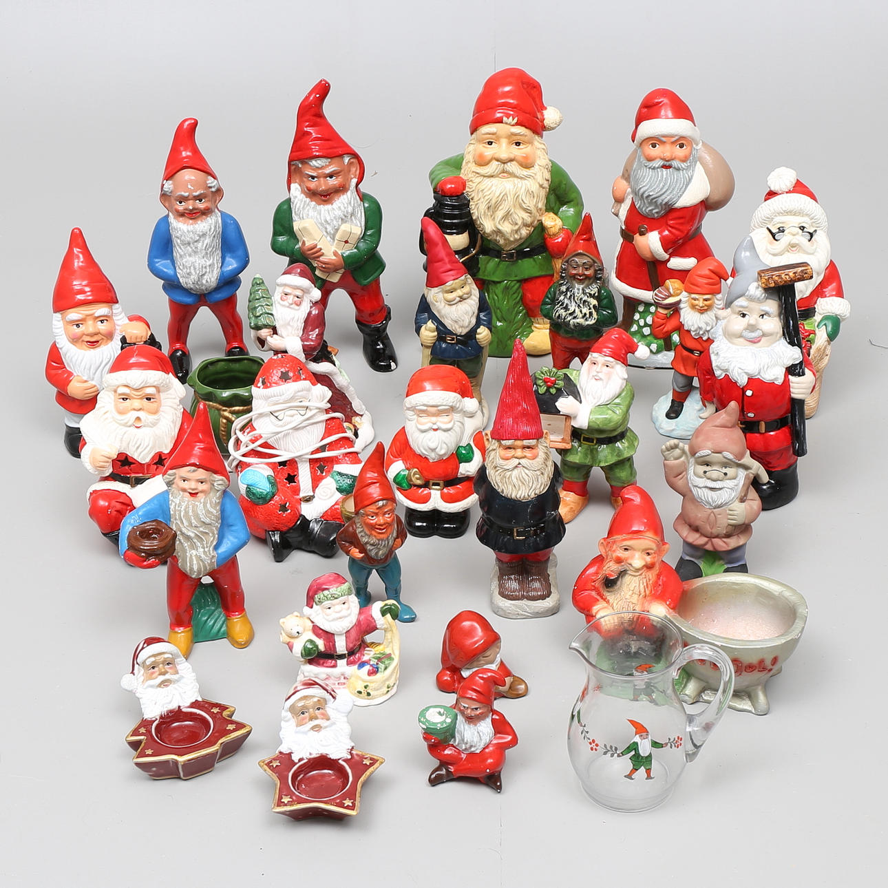 TOMTAR, 25 st samt KANNA med tomtemålning.