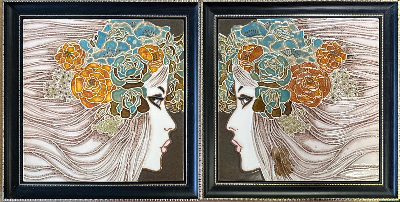 GERAHMTE HANDBEMALTE FLIESEN.