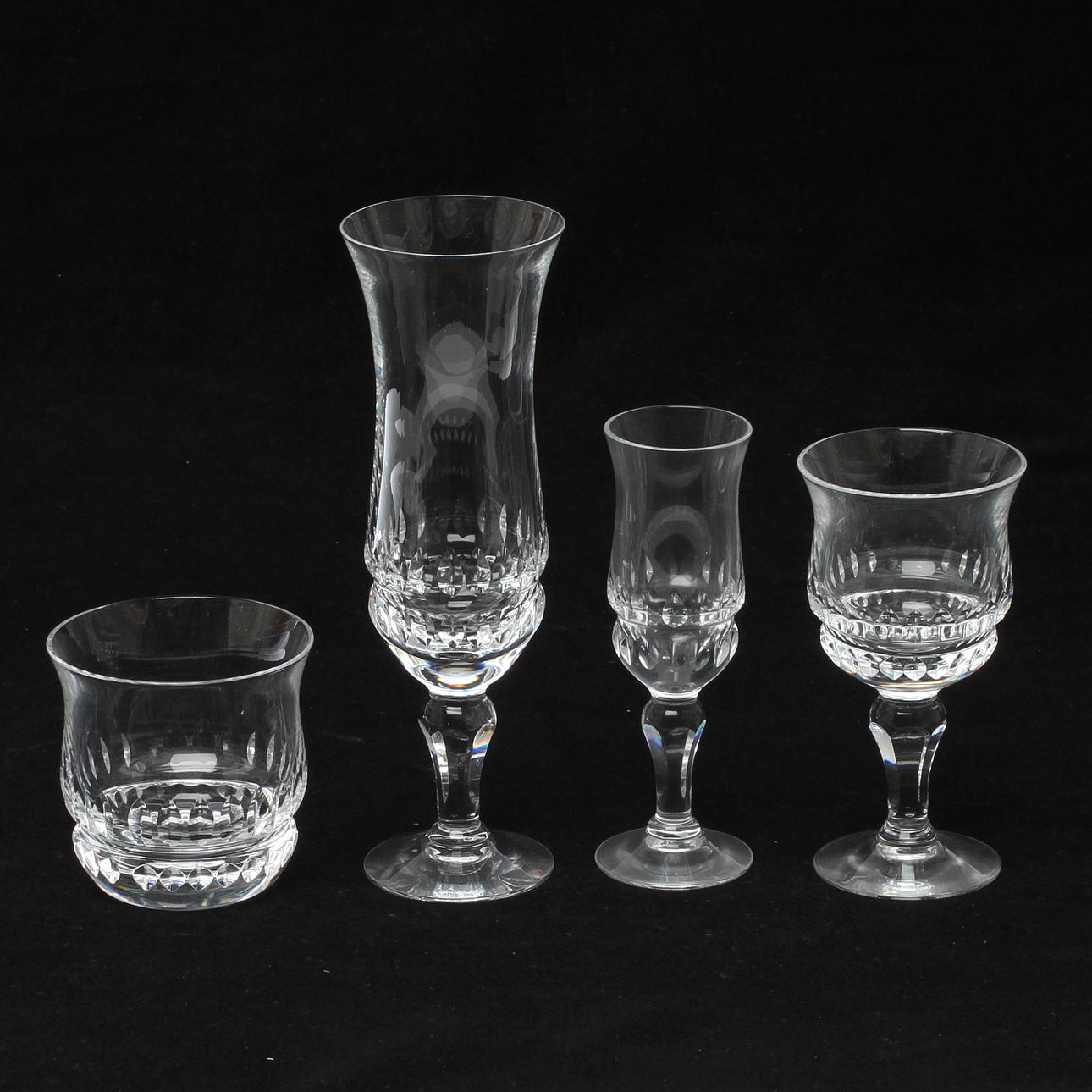 SERVISDELAR, ca 48 delar, glas, "Carneval", Bengt Edenfalk, Skruf, Royal Krona.