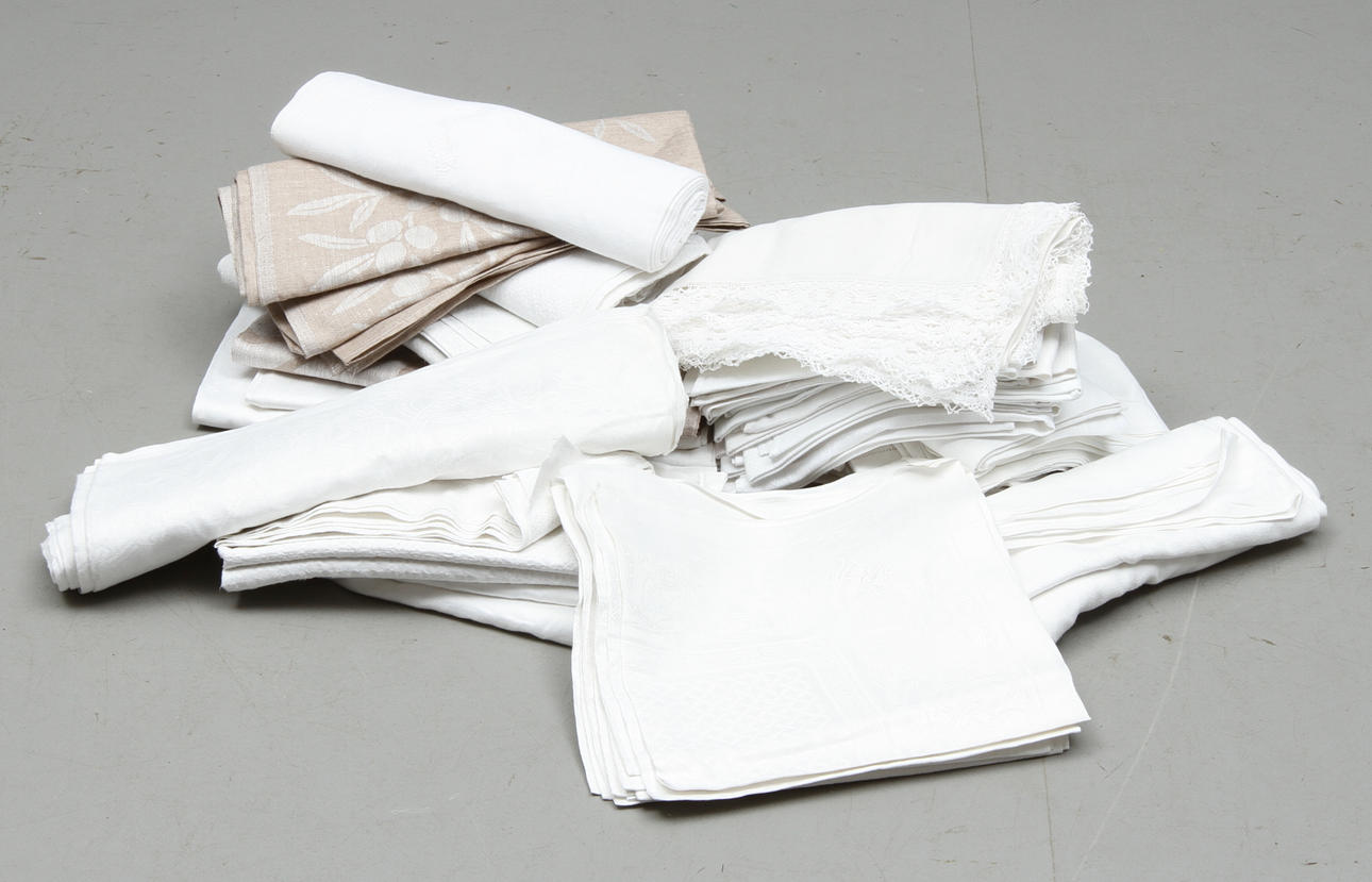 PARTI TEXTIL, Bland annat linnedukar, servetter. 1900-tal.