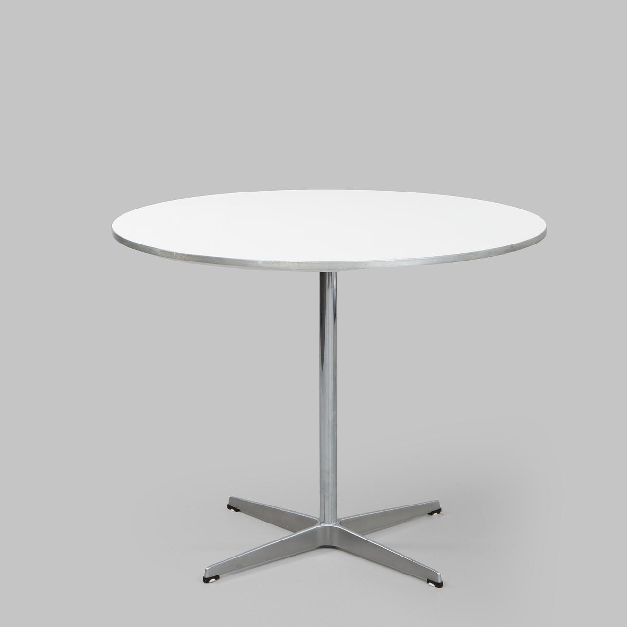 TABLE, Arne Jacobsen for Fritz Hansen.