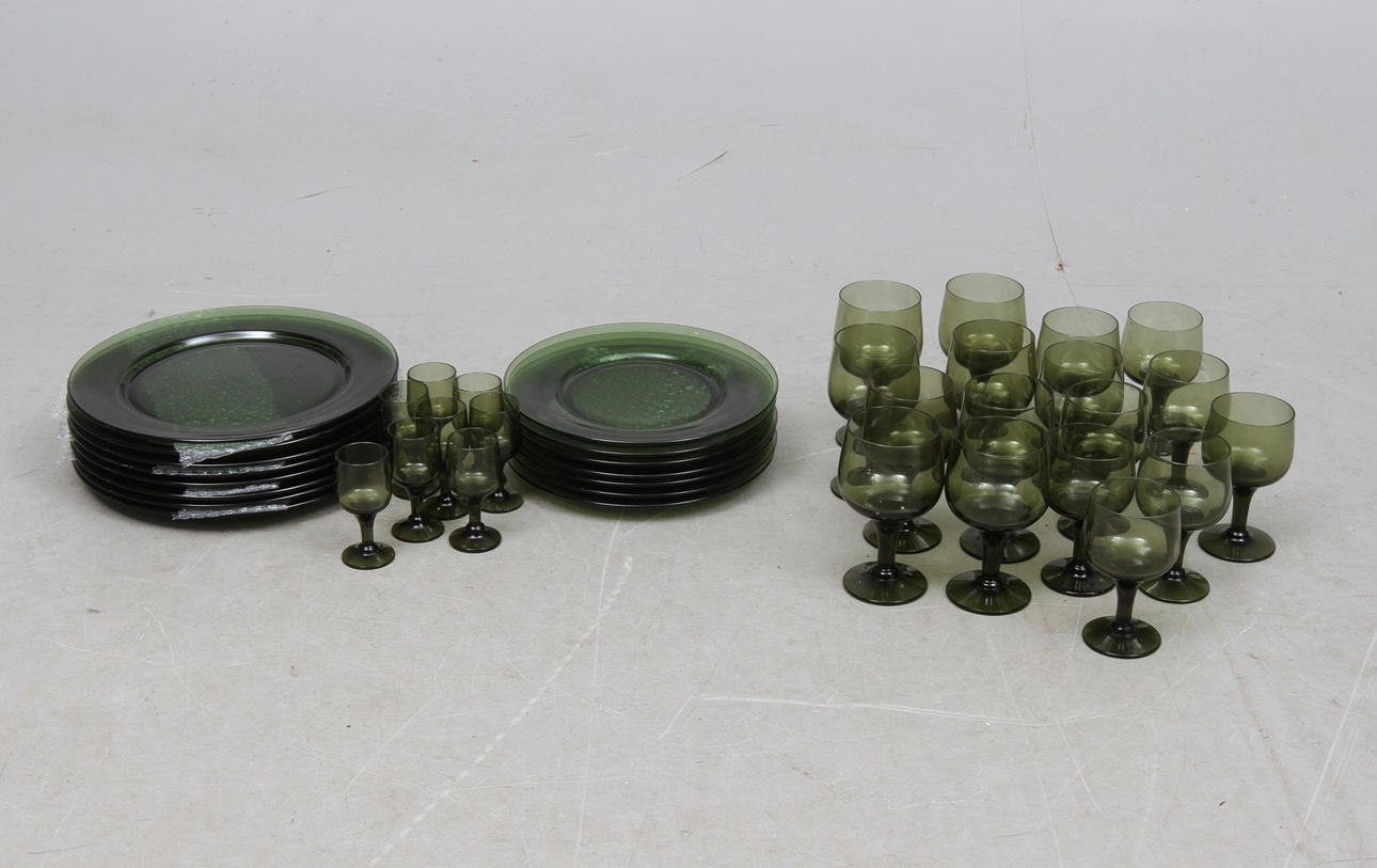 SERVISDELAR, ca 40 delar, glas, 1900-tal.