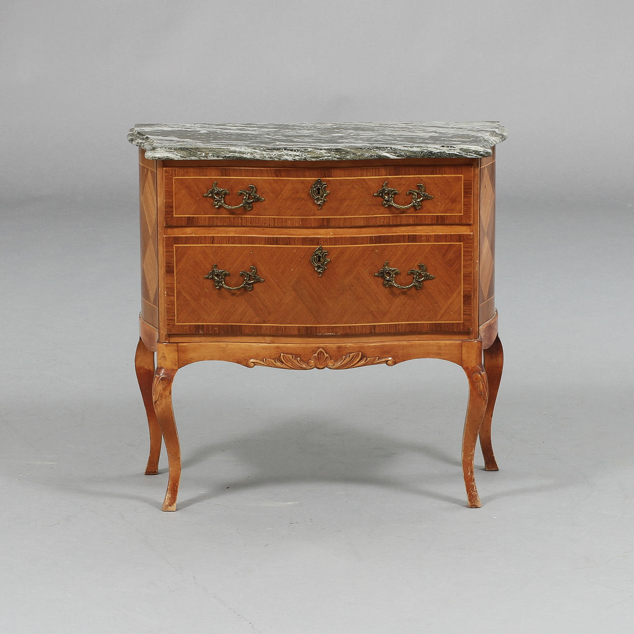 BYRÅ, rokokostil, 1900-tal.