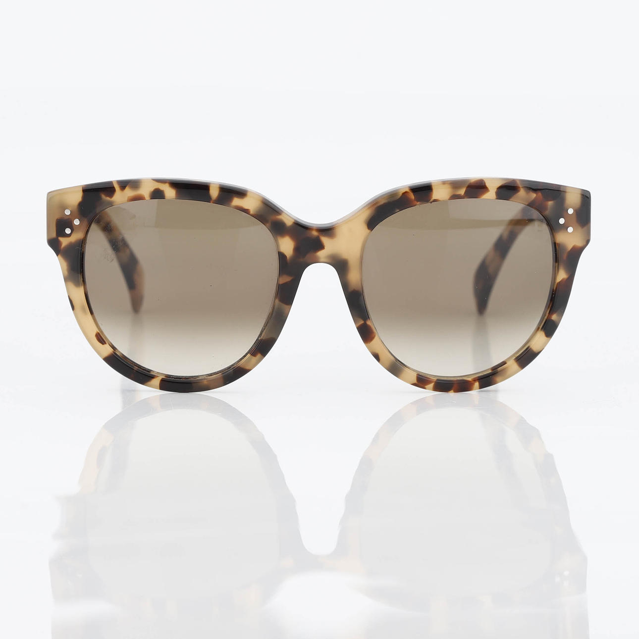 CÉLINE, gafas de sol con estampado de tortuga.
