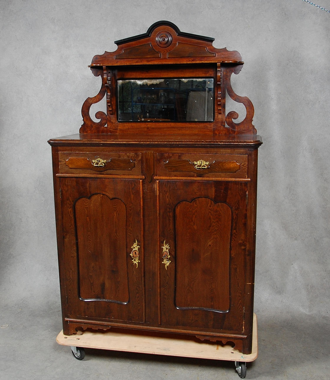 SPEGELSKÄNK, 1800-talets senare del.