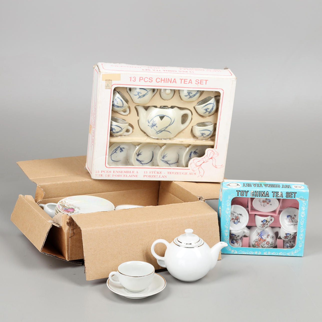 A set of 3 tableware dishes, 1970s.