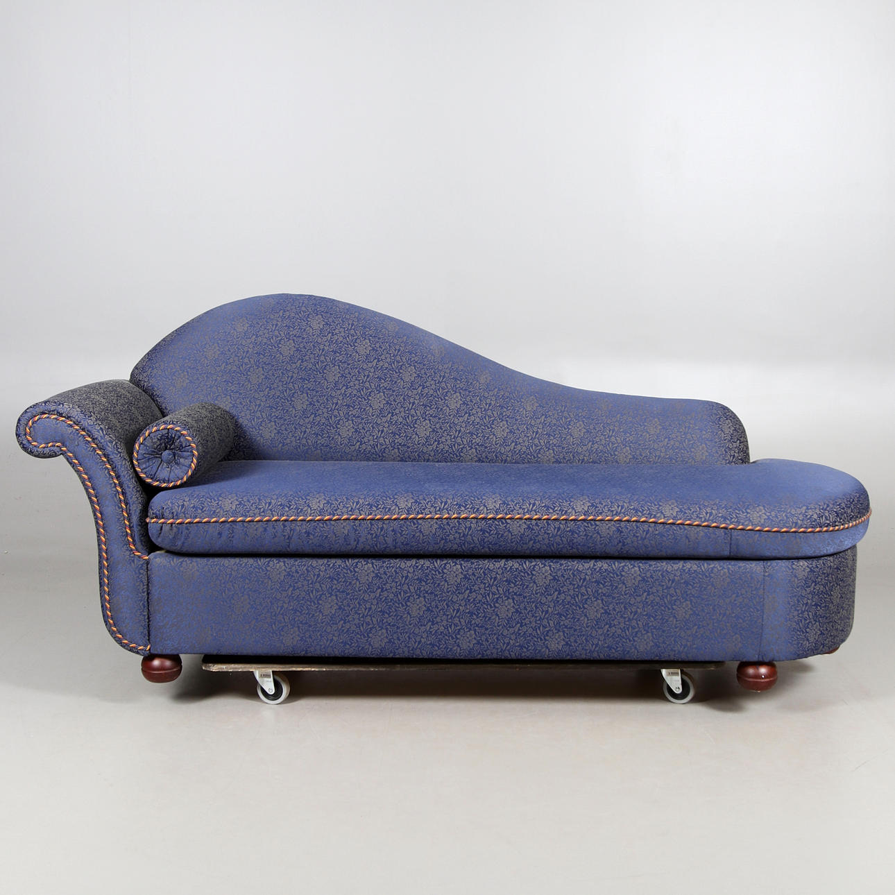 CANAPÉ/SOFABETT. 20. Jahrhundert.