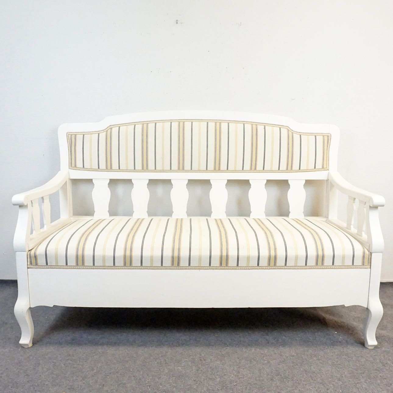 KÖKSOFFA, vitmålad, trä, 1900-talets första hälft.