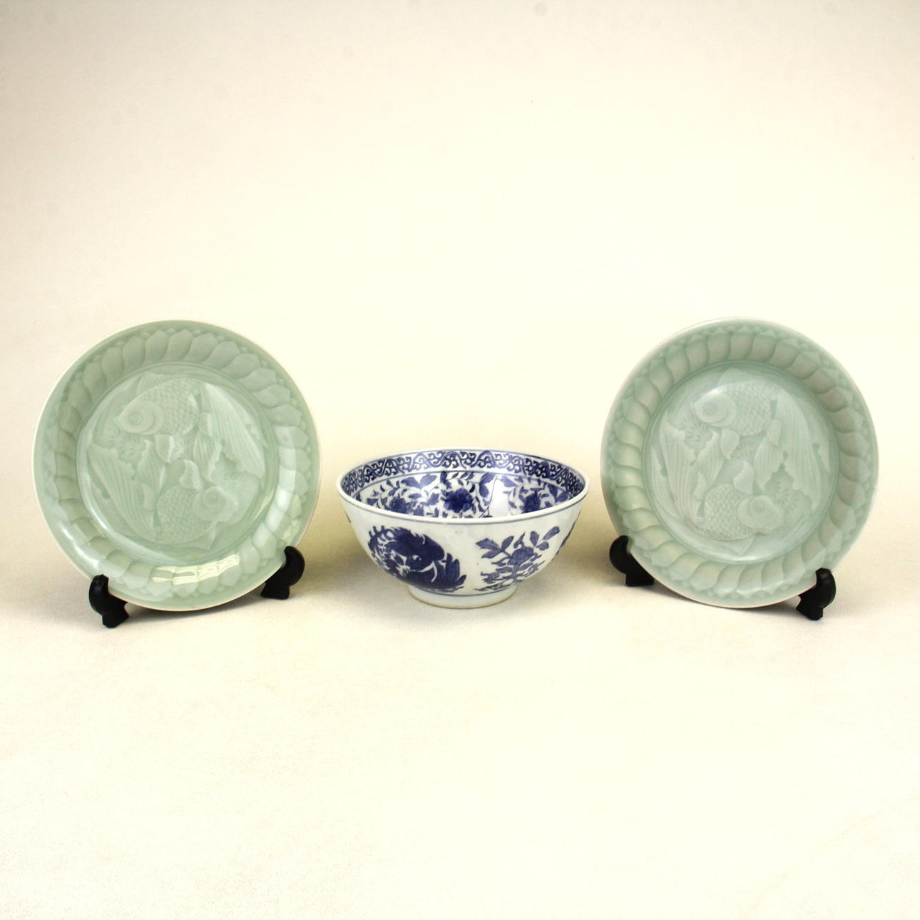 CHINESE PORCELAIN ITEMS.