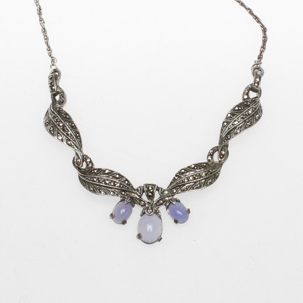 COLLIER, silver med markasiter och månstenar, 1900-talets första hälft.