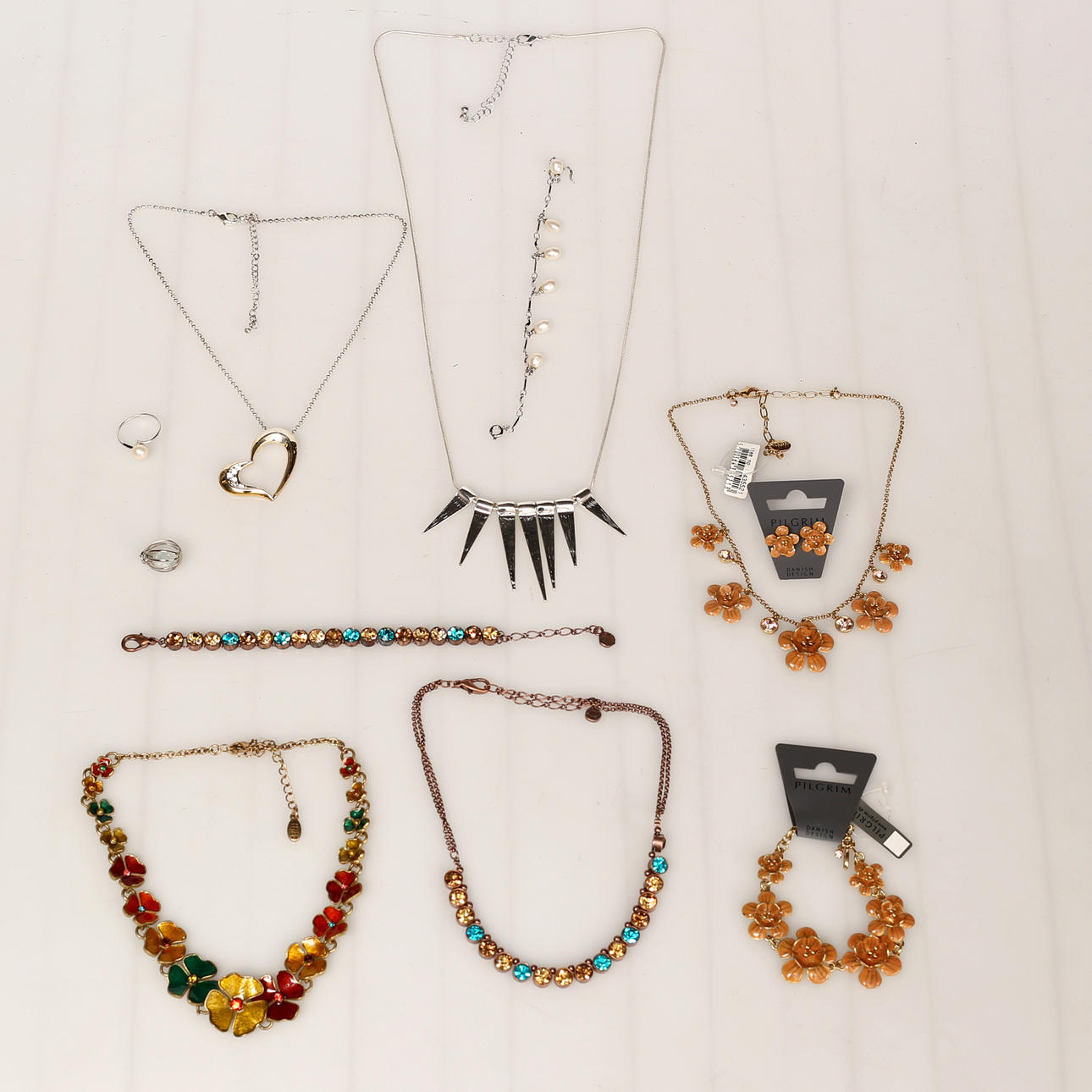 JOYAS PARA FIESTAS, incluida Pilgrim.