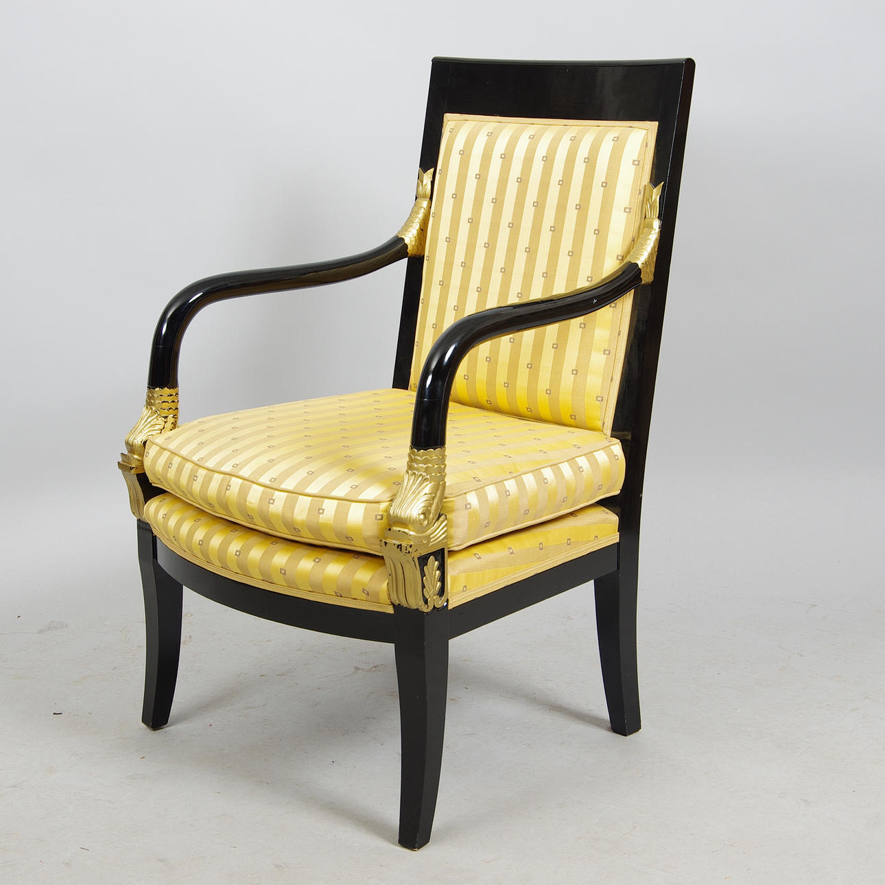 KARMSTOL, svartmålad med förgyllningar, sent 1900-tal.