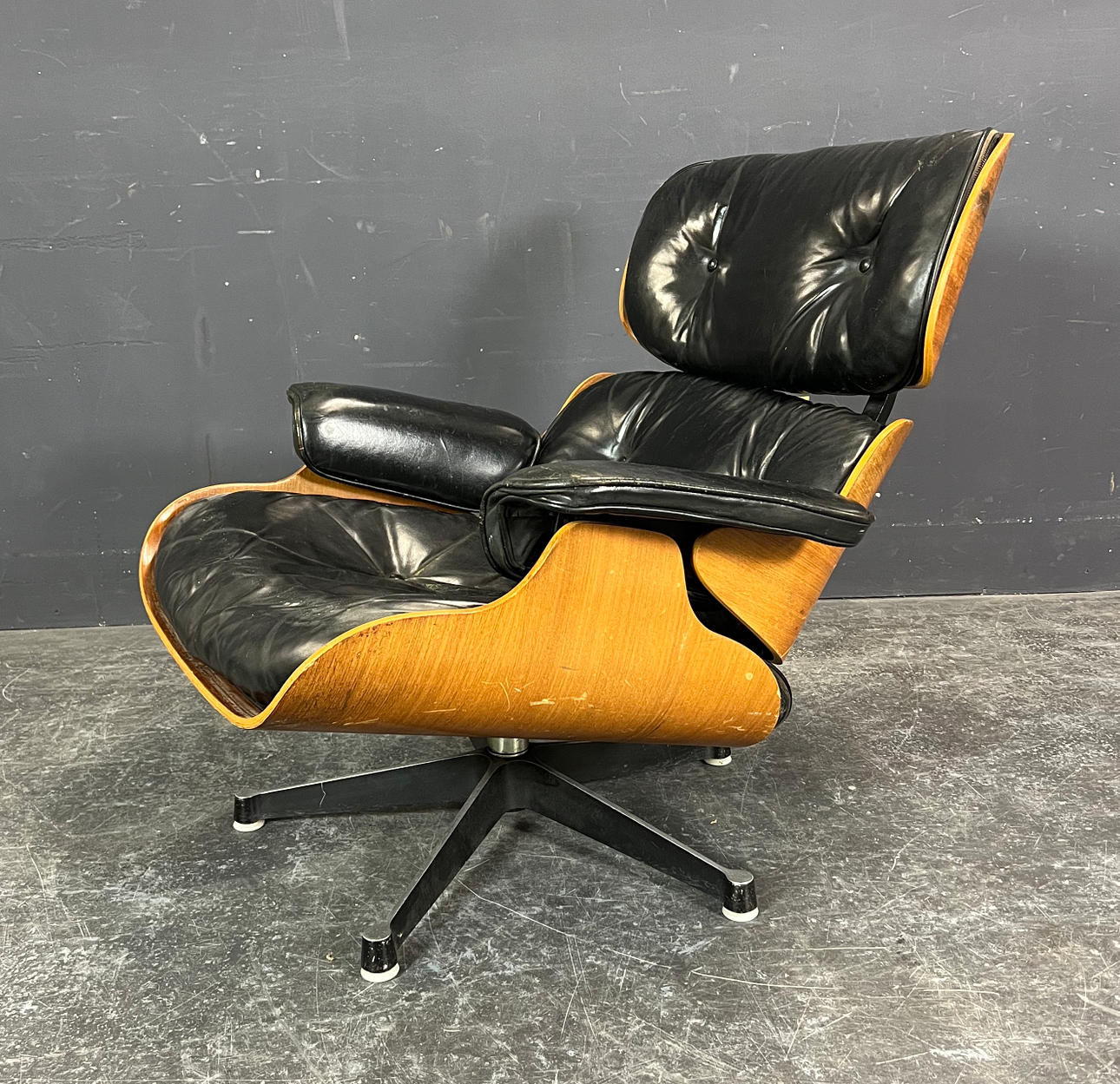 CHARLES & RAY EAMES. LOUNGE CHAIR.
