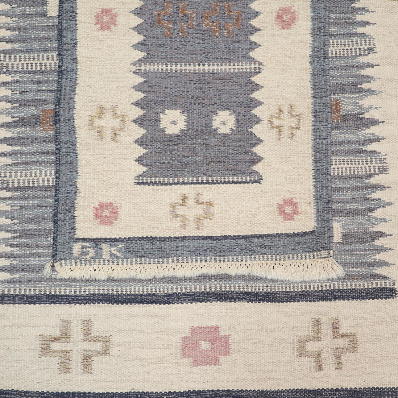 TÆPPER, 2 stk., kurveplader, signeret GK.