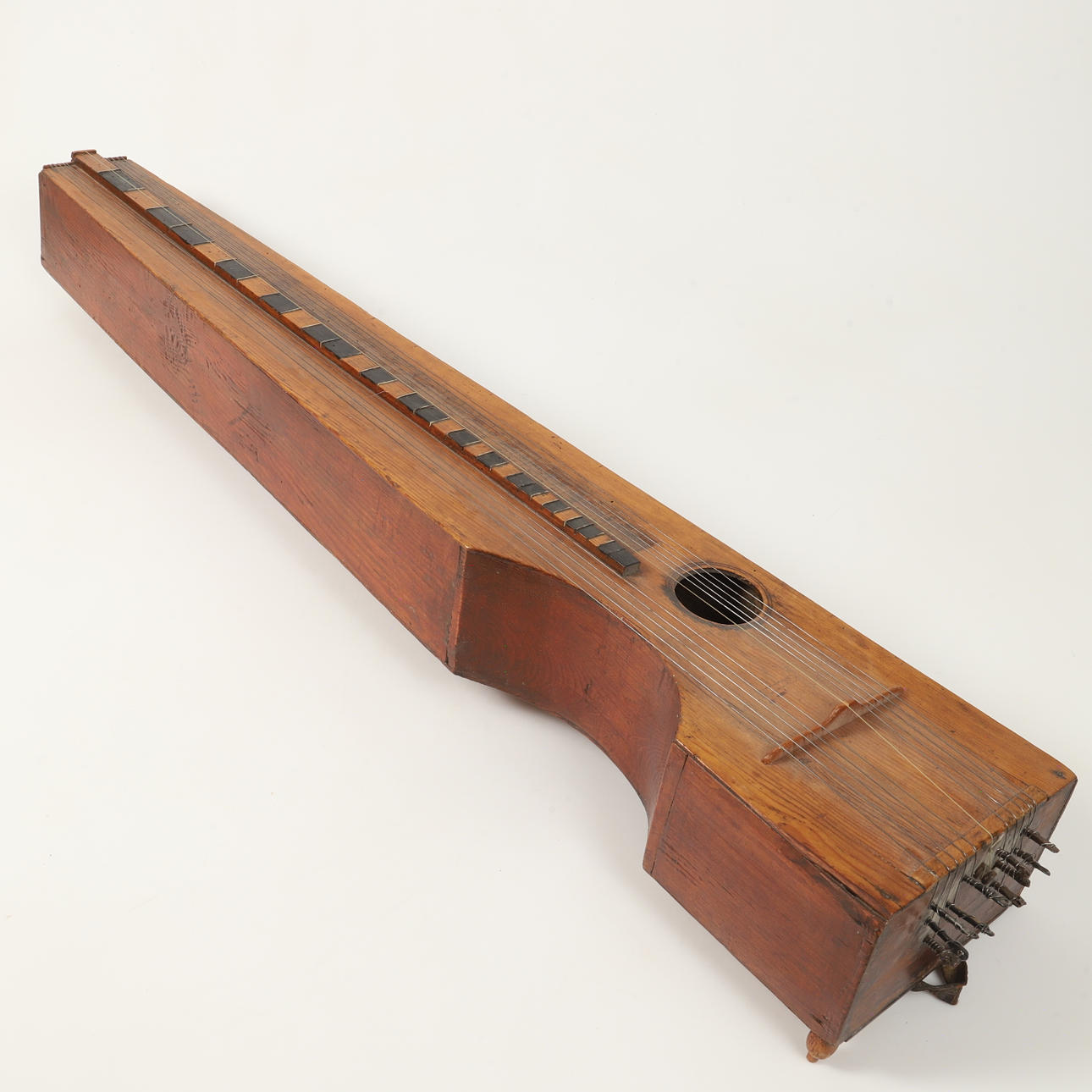 Un salmódico de madera, siglo XIX.