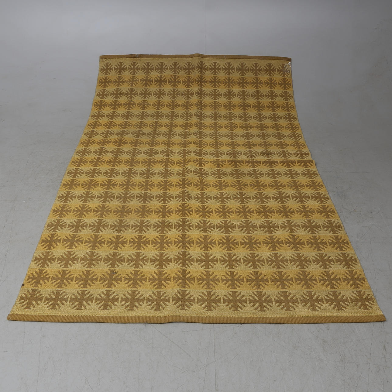 MATTA, röllakan, Berit Woelfer, signerad BW, ca. 245x161 cm.