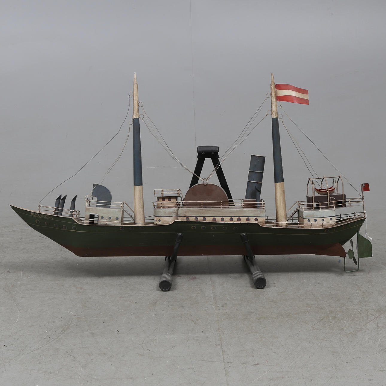 MODELLBÅT, plåt, 1900-talets första hälft.