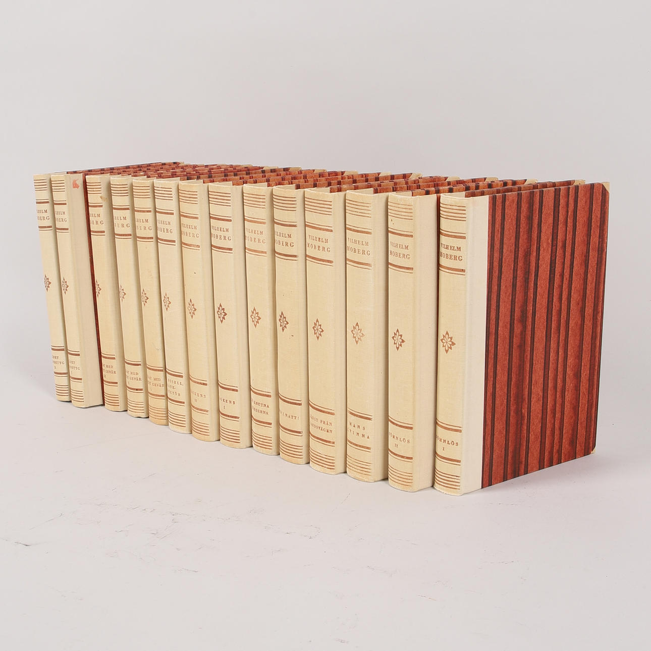 VILHELM MOBERG. böcker, 14 st, 1900-talets mitt.