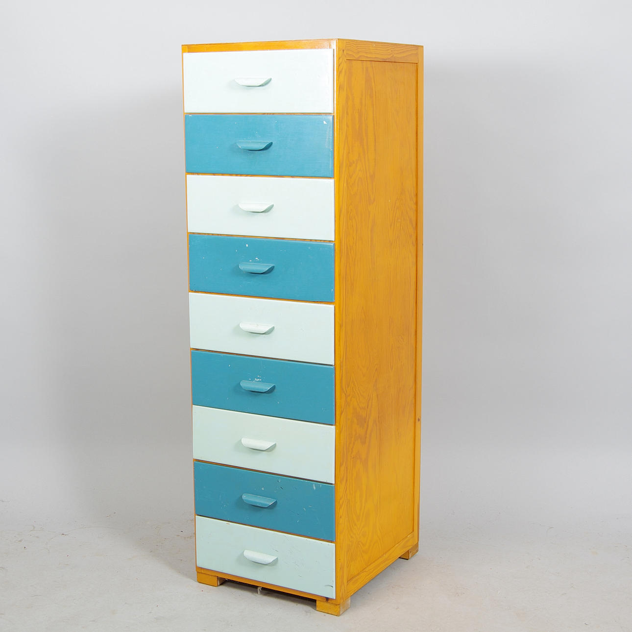 BYRÅ, 9-lådig, fur, 1950/60-tal.