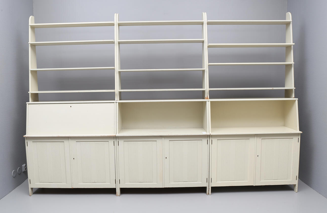 BOKHYLLA, 3 sektioner, "Visingsö", design Carl Malmsten.