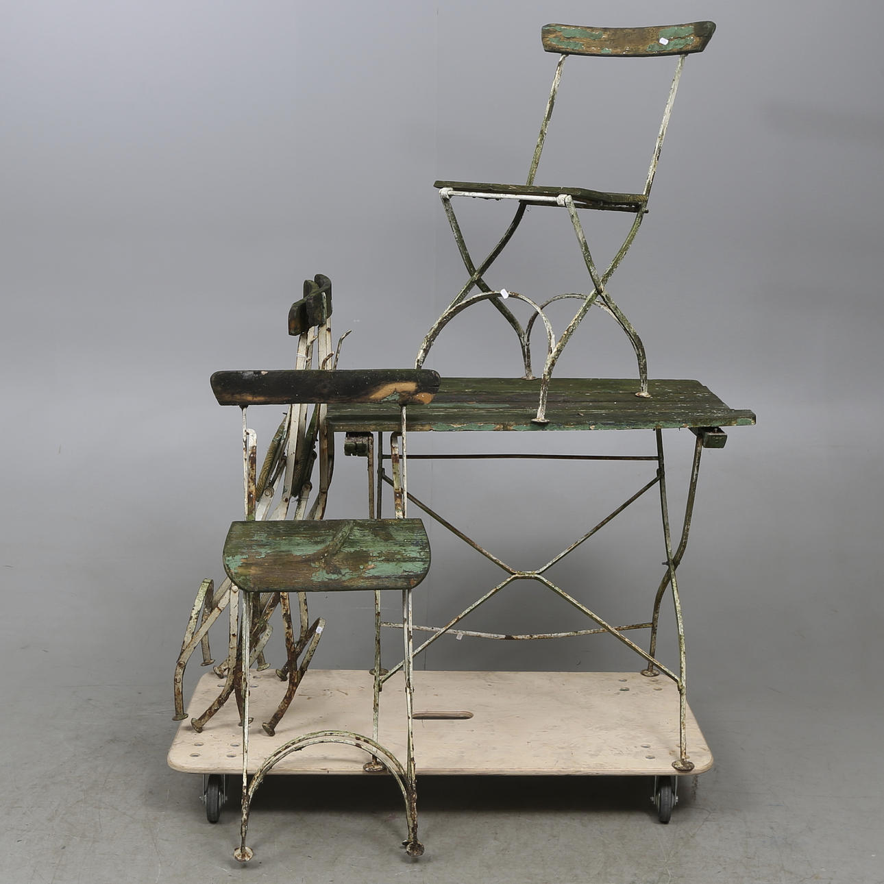 TRÄDGÅRDSGRUPP, 5 delar, bryggerimodell, 1900-talets första hälft.