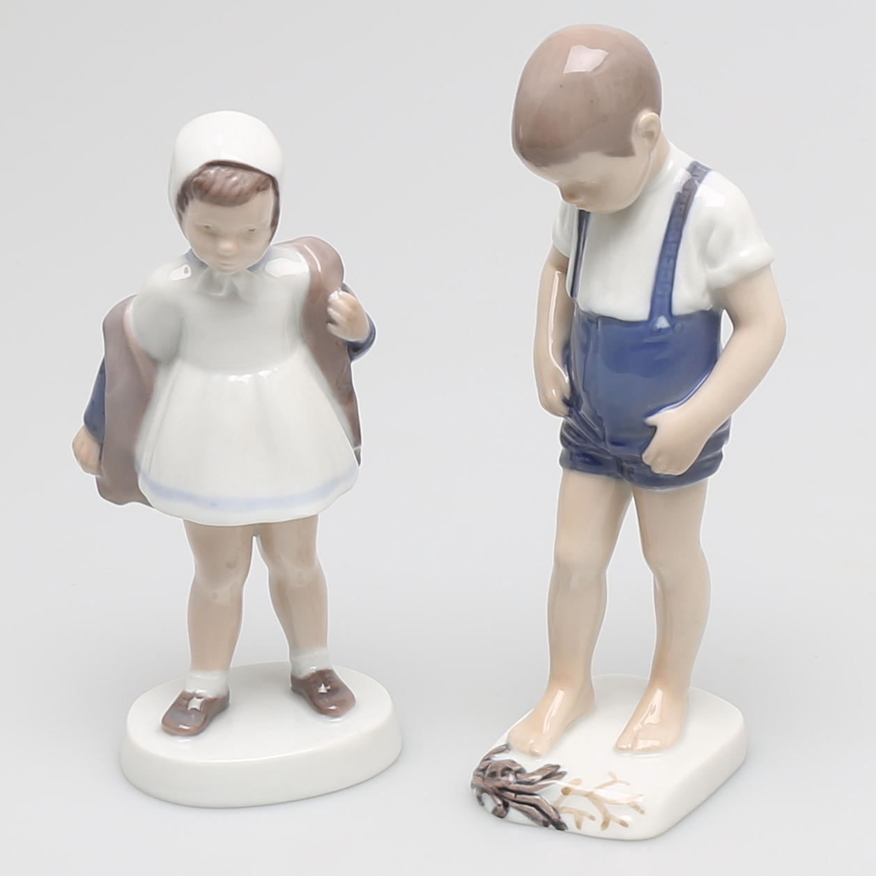 FIGURINER i porslin, 2 st, pojke och flicka, Bing & Gröndahl, Danmark.