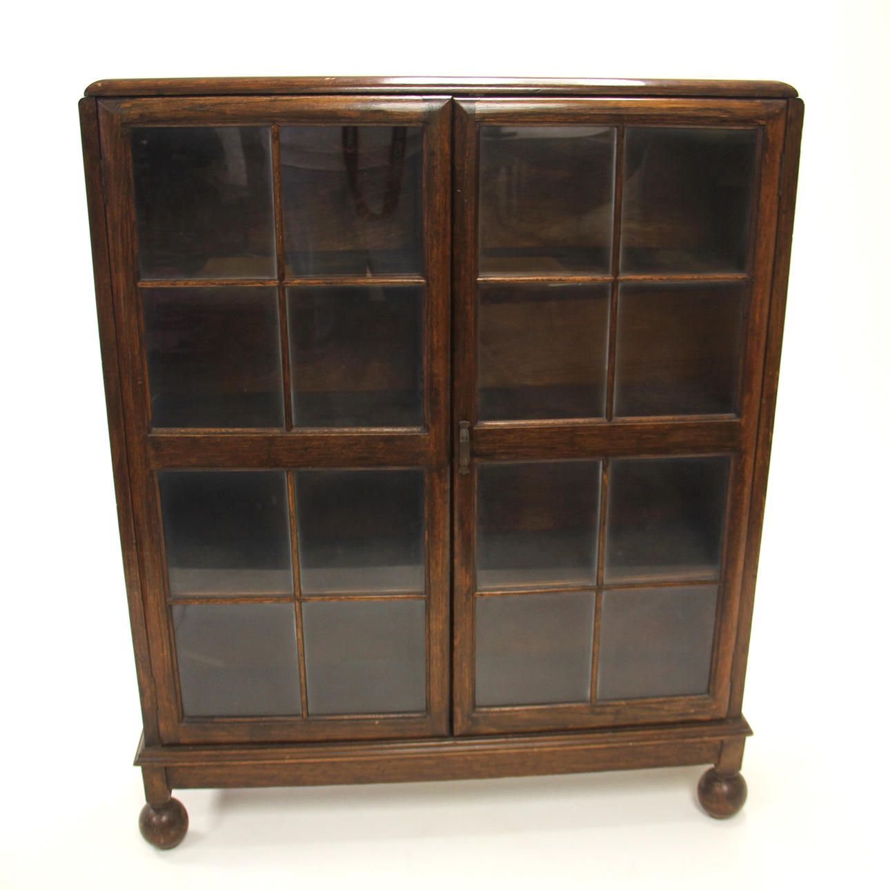 1930S OAK BOOKCASE.