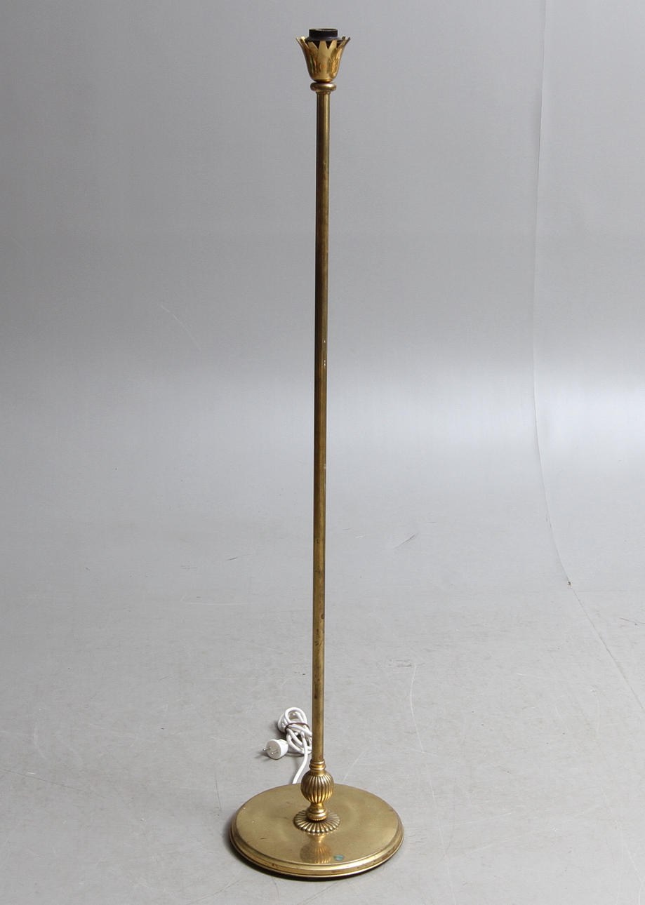 GOLVLAMPA, mässing, 1900-talets första hälft.