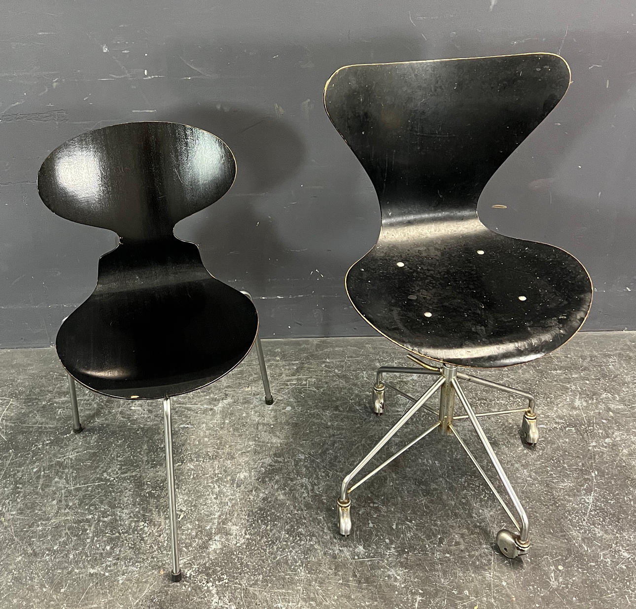 ARNE JACOBSEN. 2 CHAIRS.