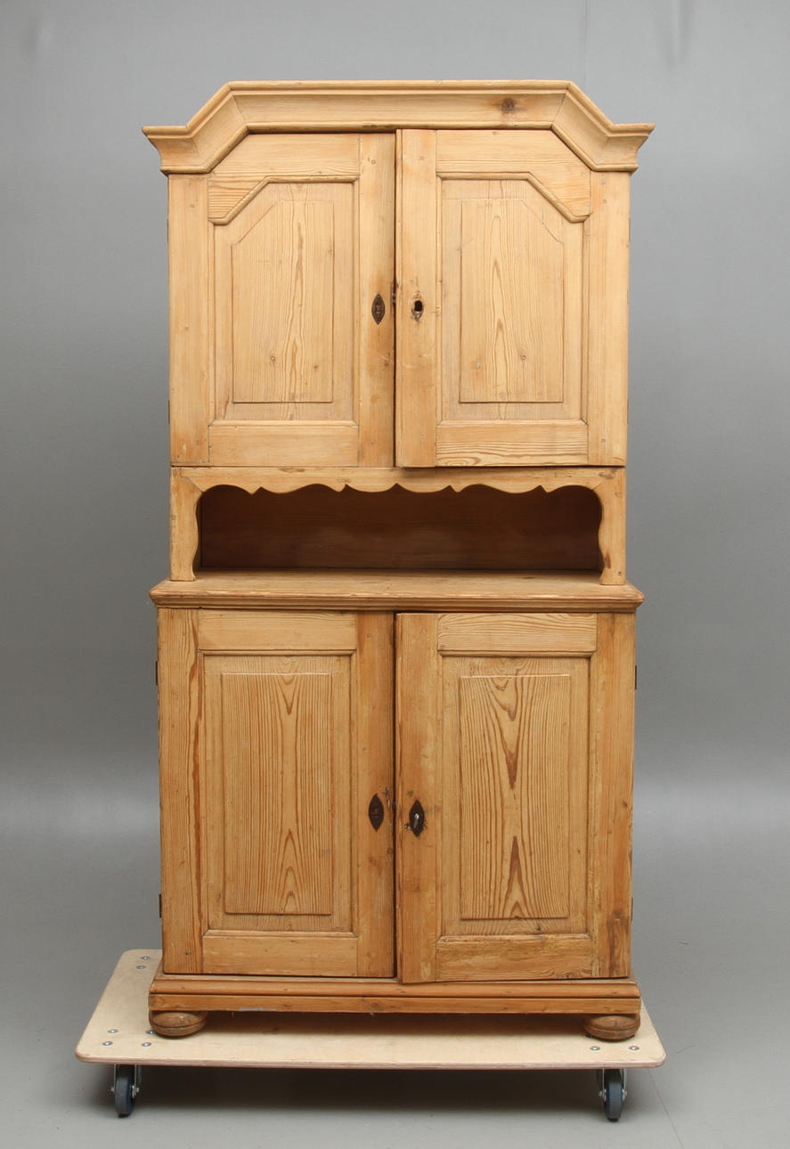 SKÄNKSKÅP, furu, 17/1800-tal.