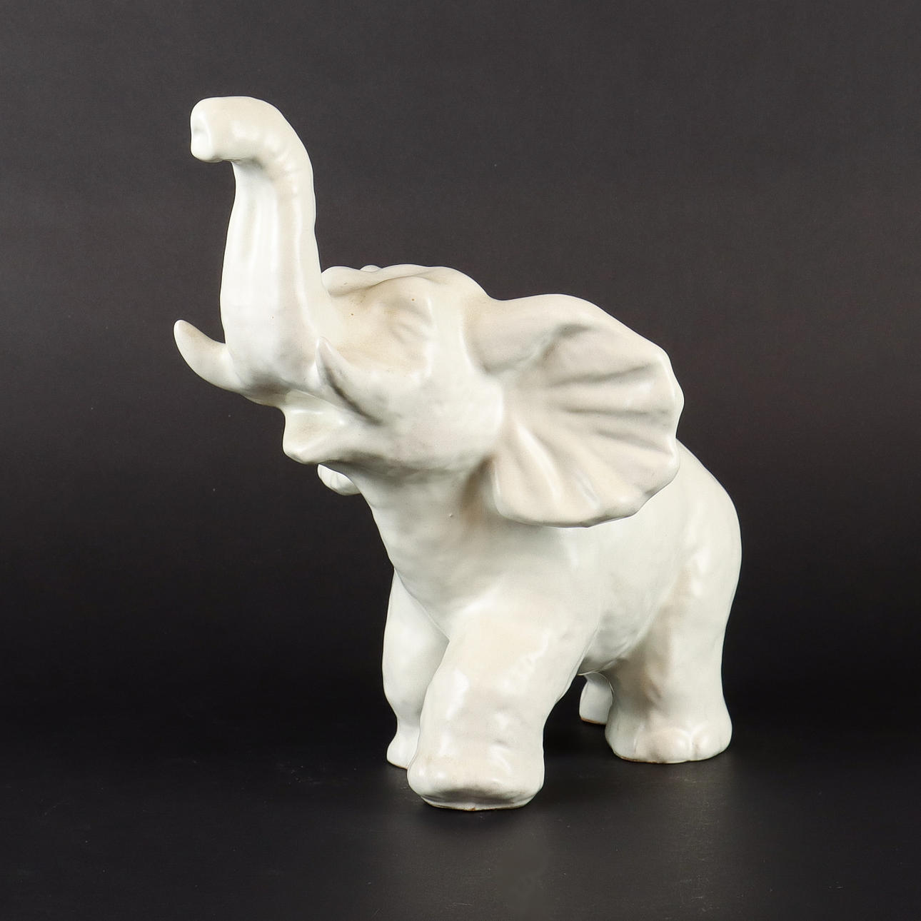 VICKE LINDSTRAND. Elefant, keramik, Upsala Ekeby.