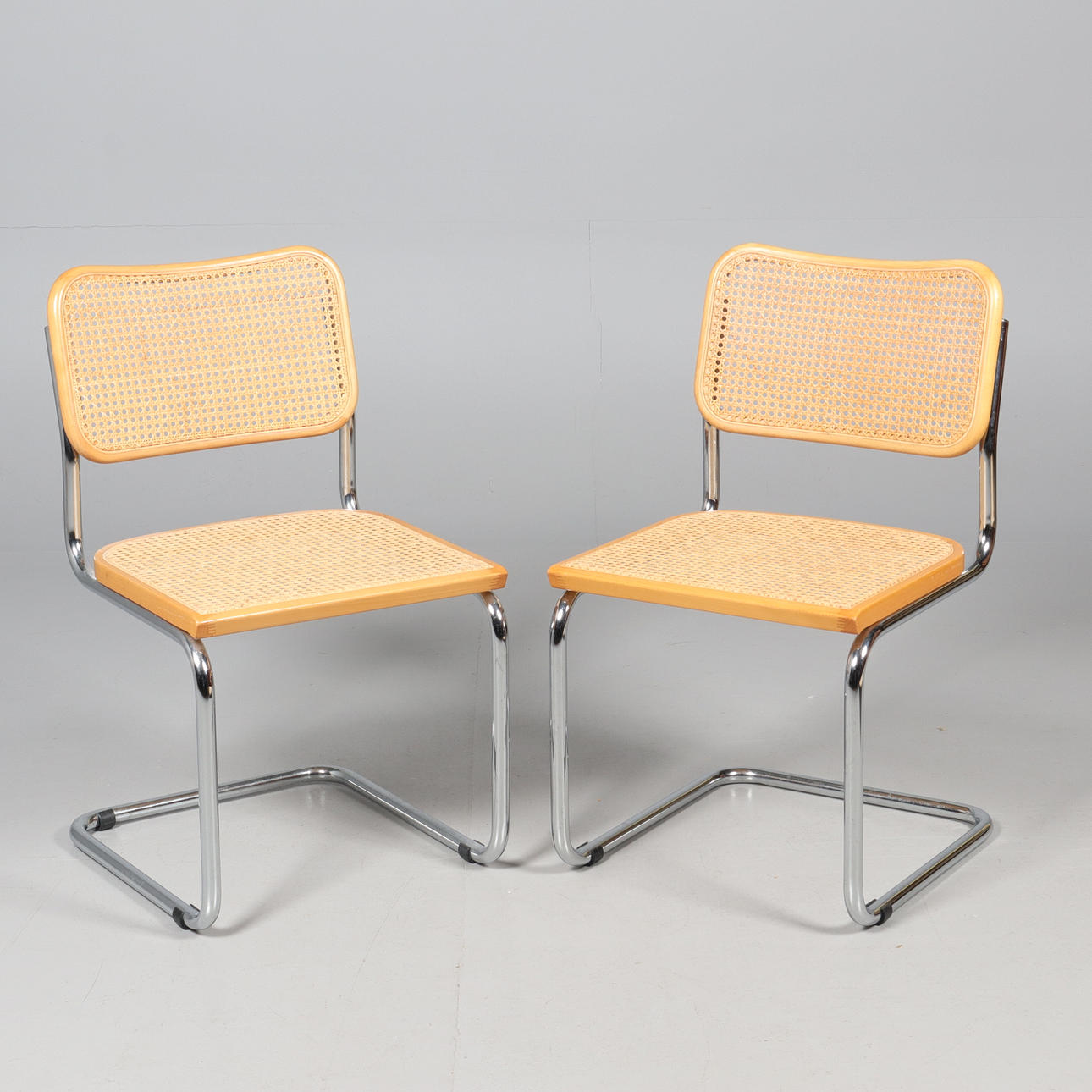 2 stole, rotting og stål, Bauhaus stil.