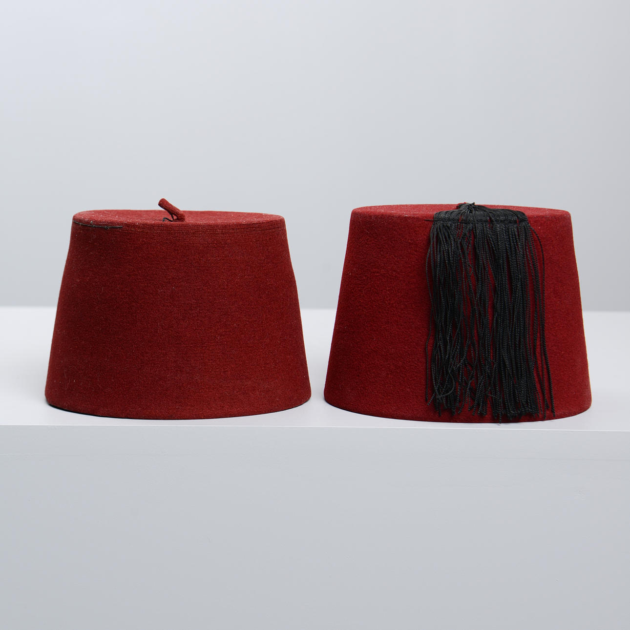 FEZ, 2 Stück, um 1950.